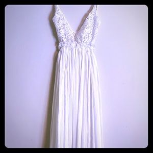 ♥️SOLD!!!!!♥️NWOT. White Beach themed Wedding dress